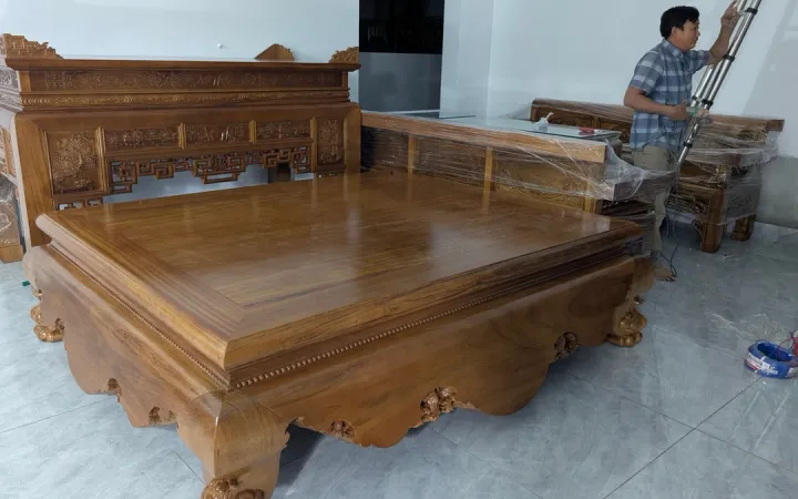 bàn giao combo trường kỷ sập gụ,bàn thờ cho anh khách Mê Linh - Hà Nội.