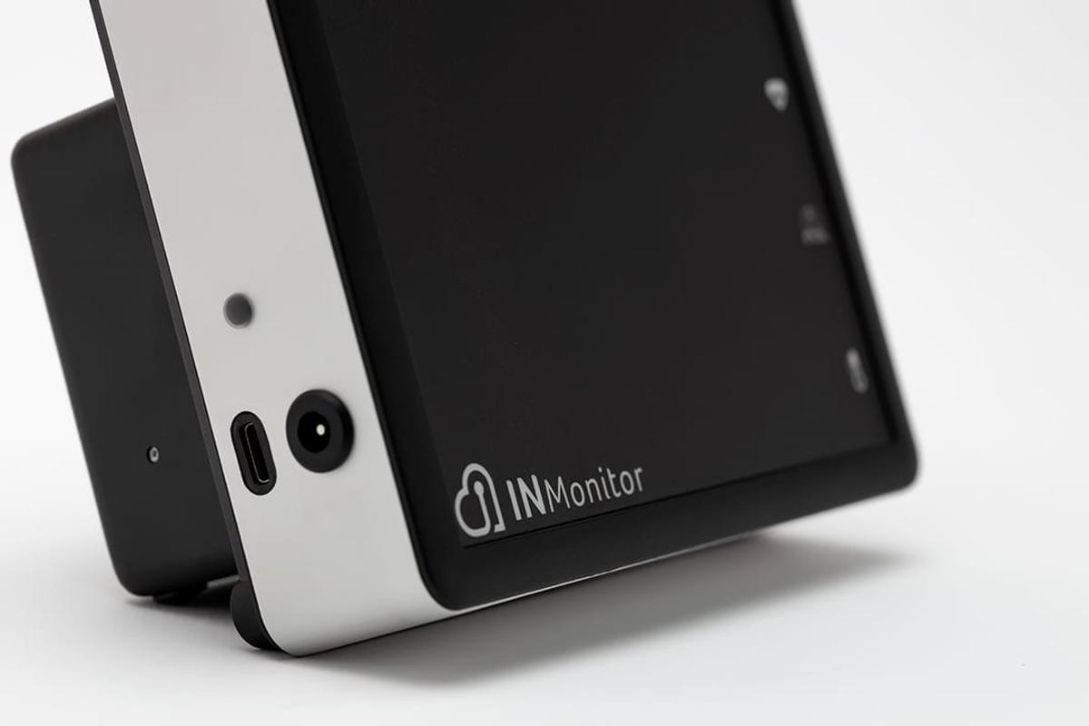 Monitor multiparamétrico veterinário INmonitor com portas de SpO₂, ECG, ETCO₂ e temperatura