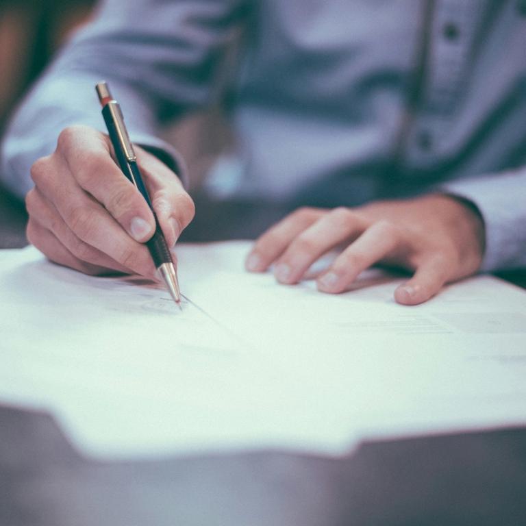 Picture of a man that writes on paper