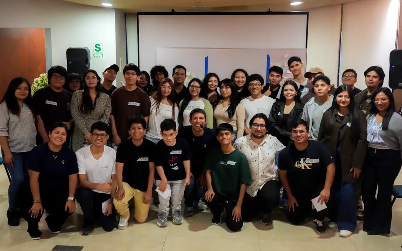 Cierre grupal de una experiencia RECOProgramando en Lima