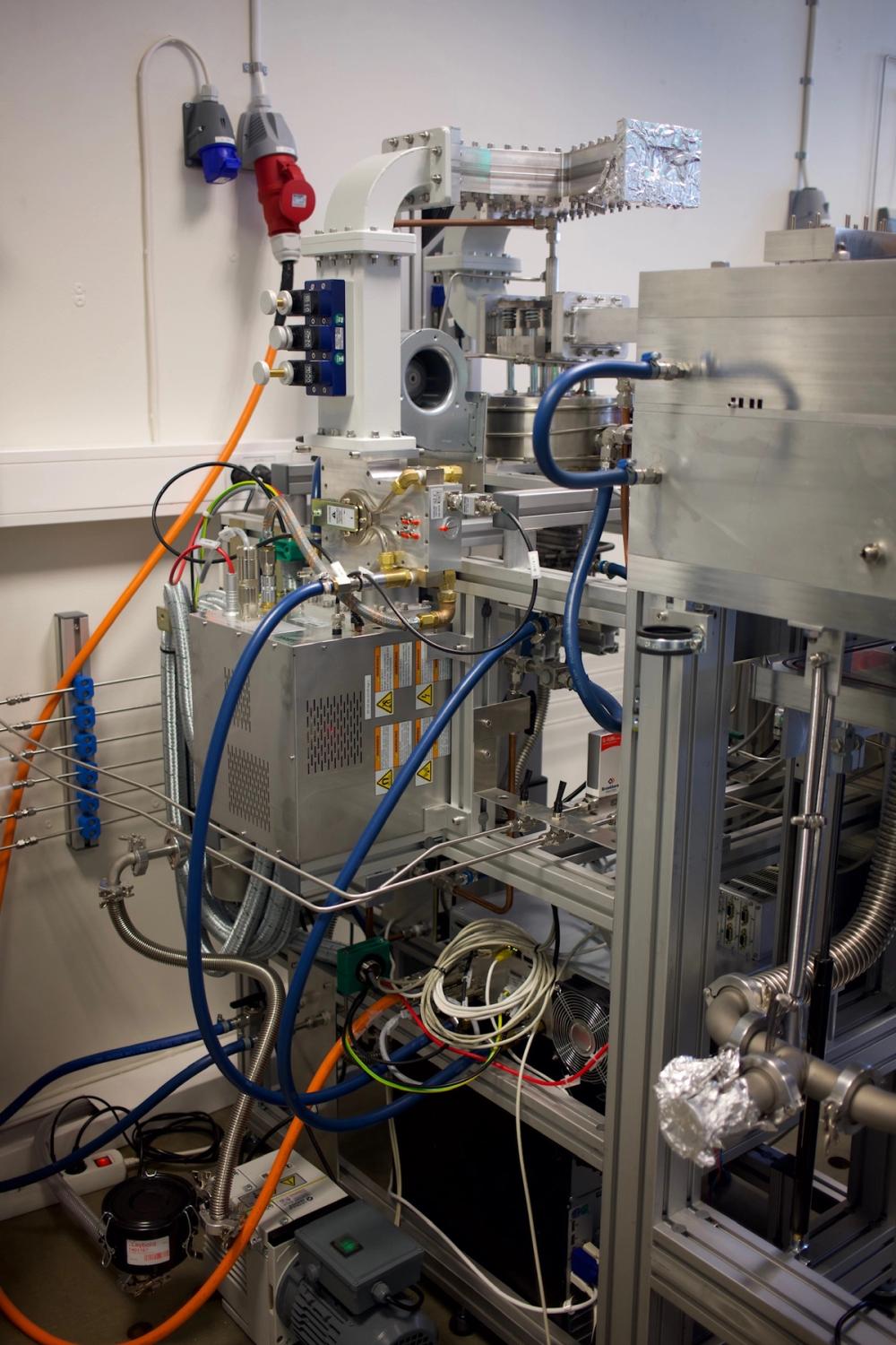 Machine growing a lab-grown diamond at the University of Bergen