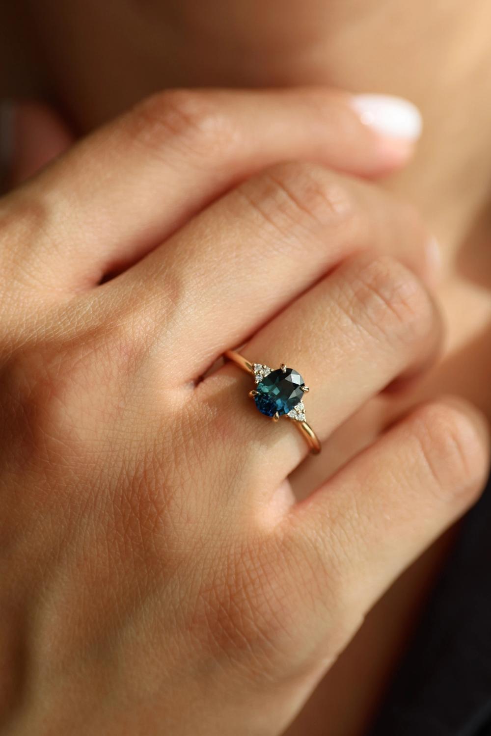 Verdant Peacock Oval Sapphire Ring & Sprinkled Diamonds in 14K yellow gold