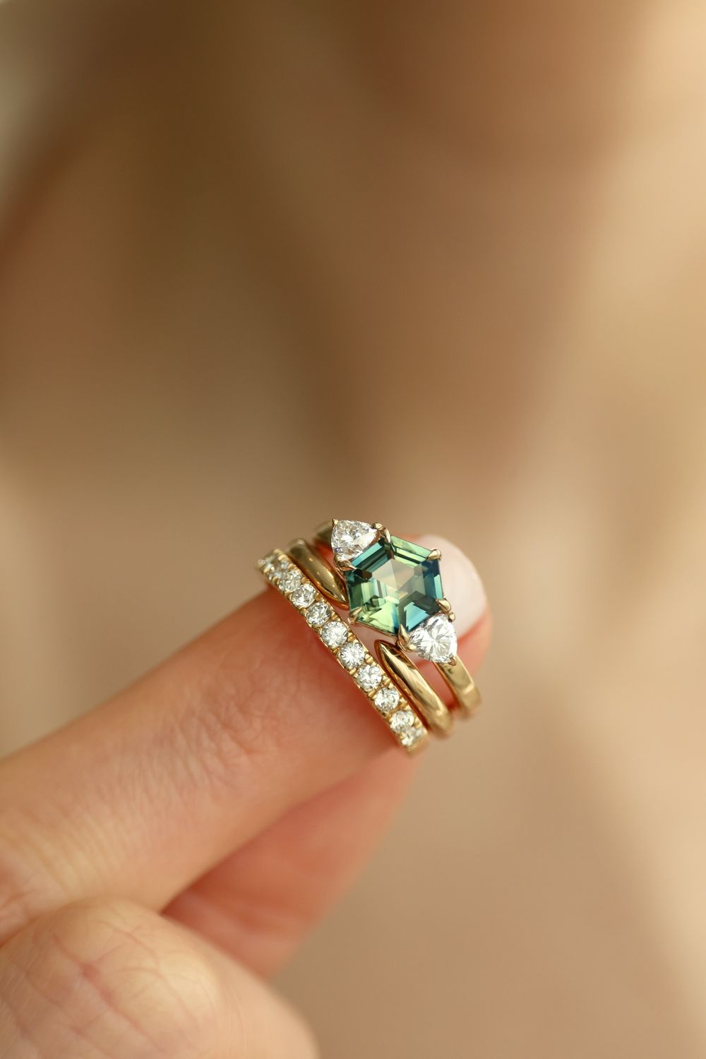 Bi-colored sapphire ring with lab-grown diamonds set in 14K yellow gold