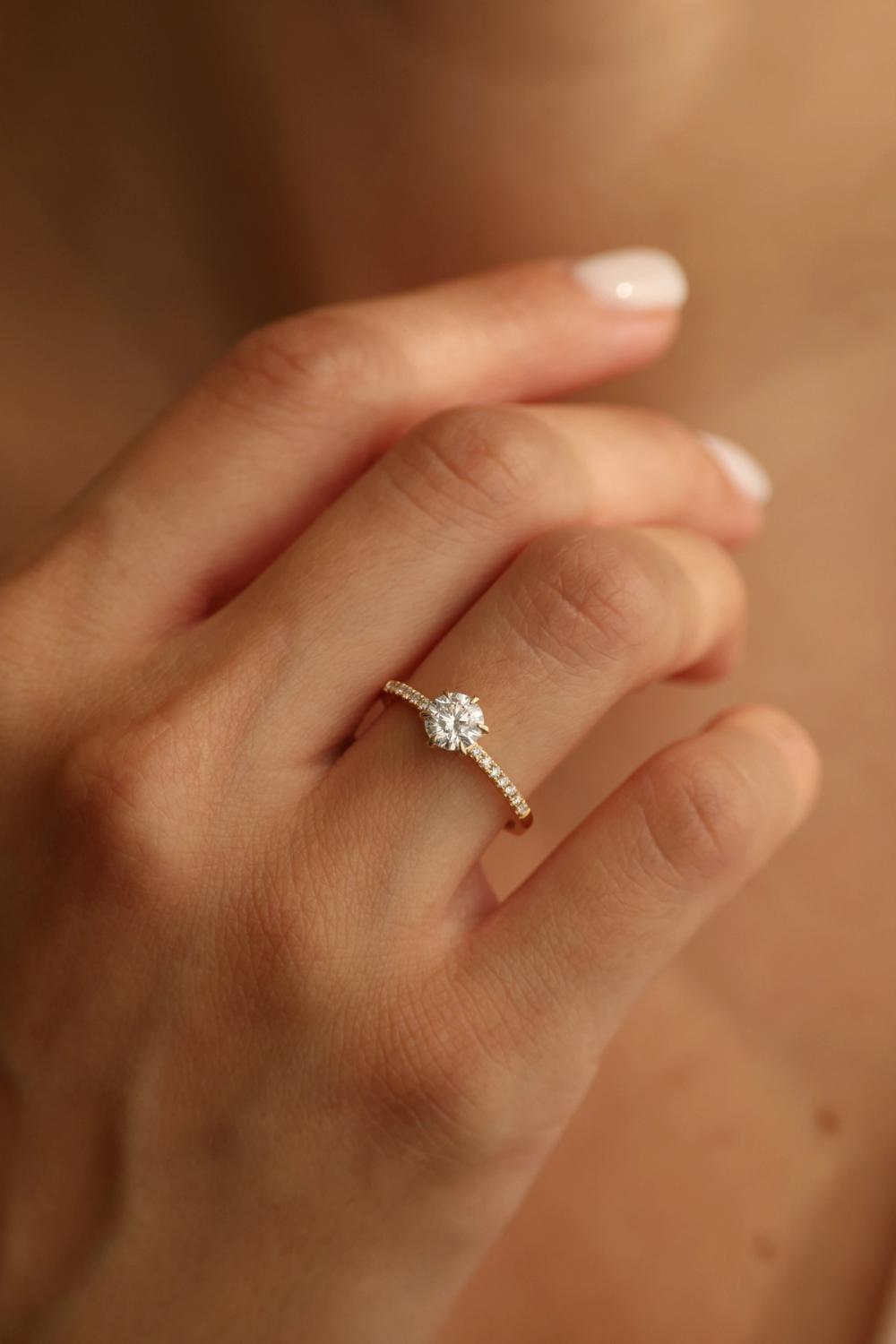 Diamond ring from Nangi Fine Jewelry with a 0,75 ct centre diamond with pavè