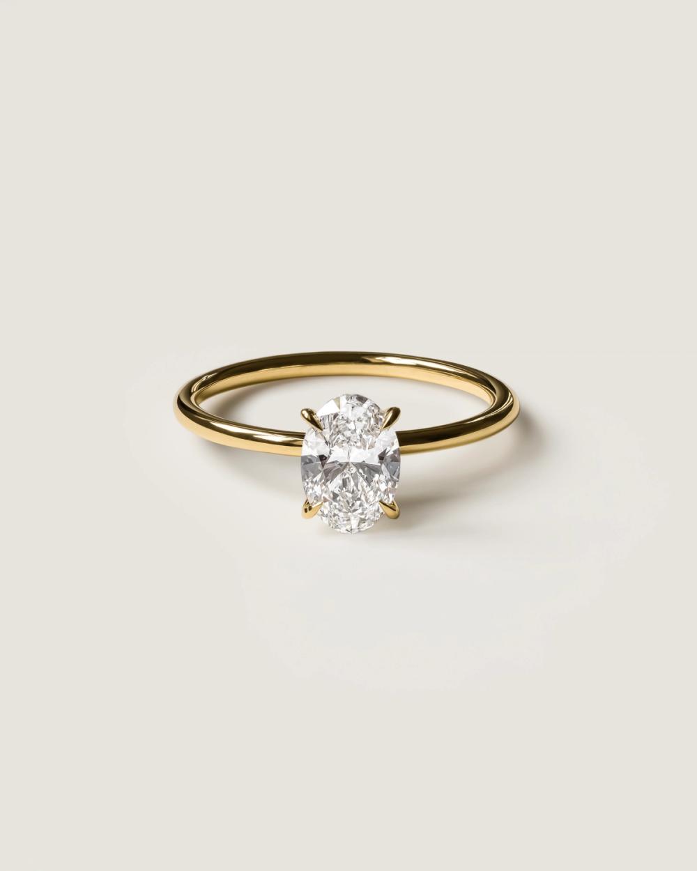 Oval lab-grown diamond with in solid gold - Nangi