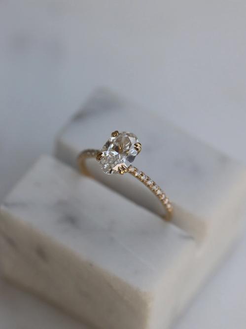 April Birthstone: Luxurious Diamond
