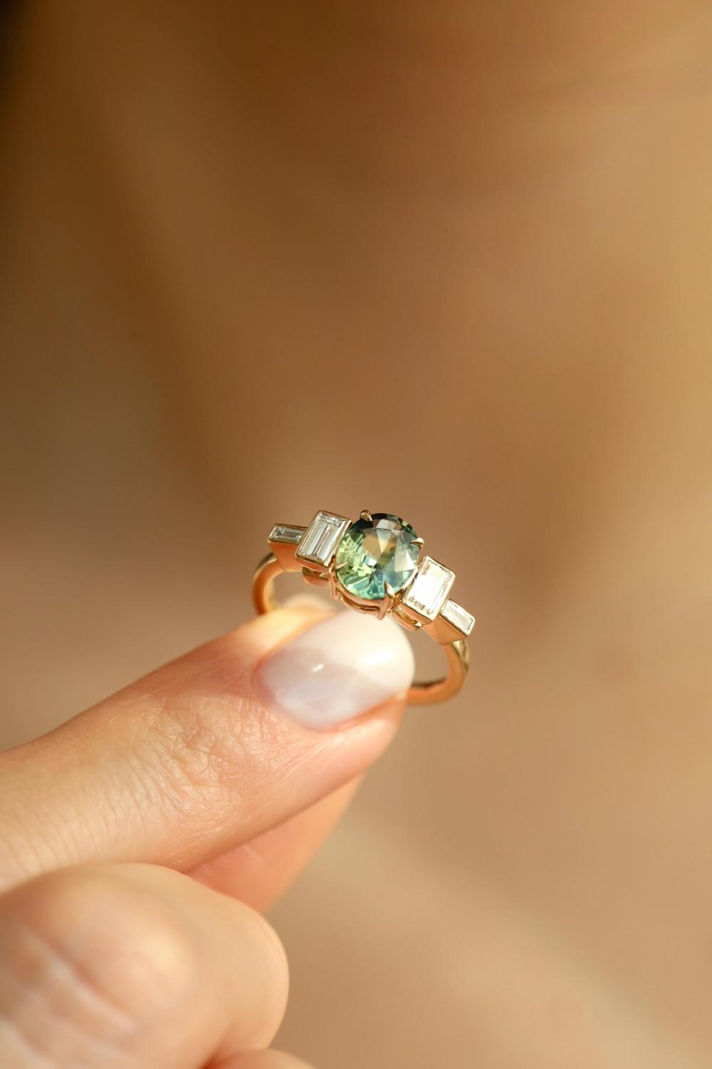 bi-colored sapphire ring with side stones baguette lab-diamonds 