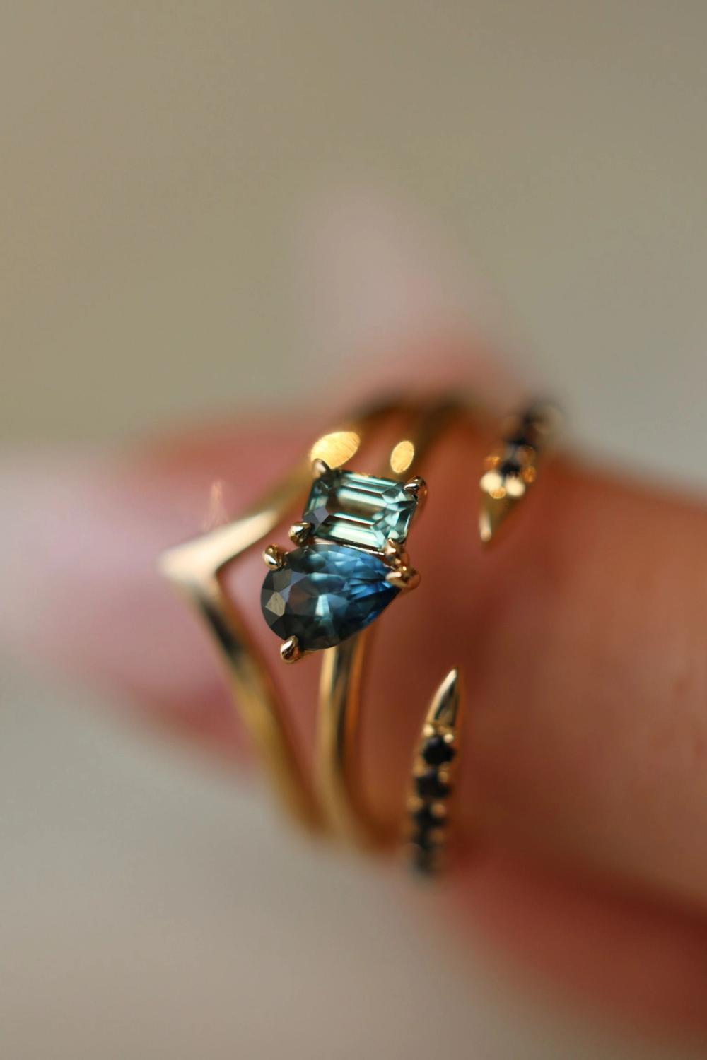 Nangi one-of-a-kind Toi et moi rings