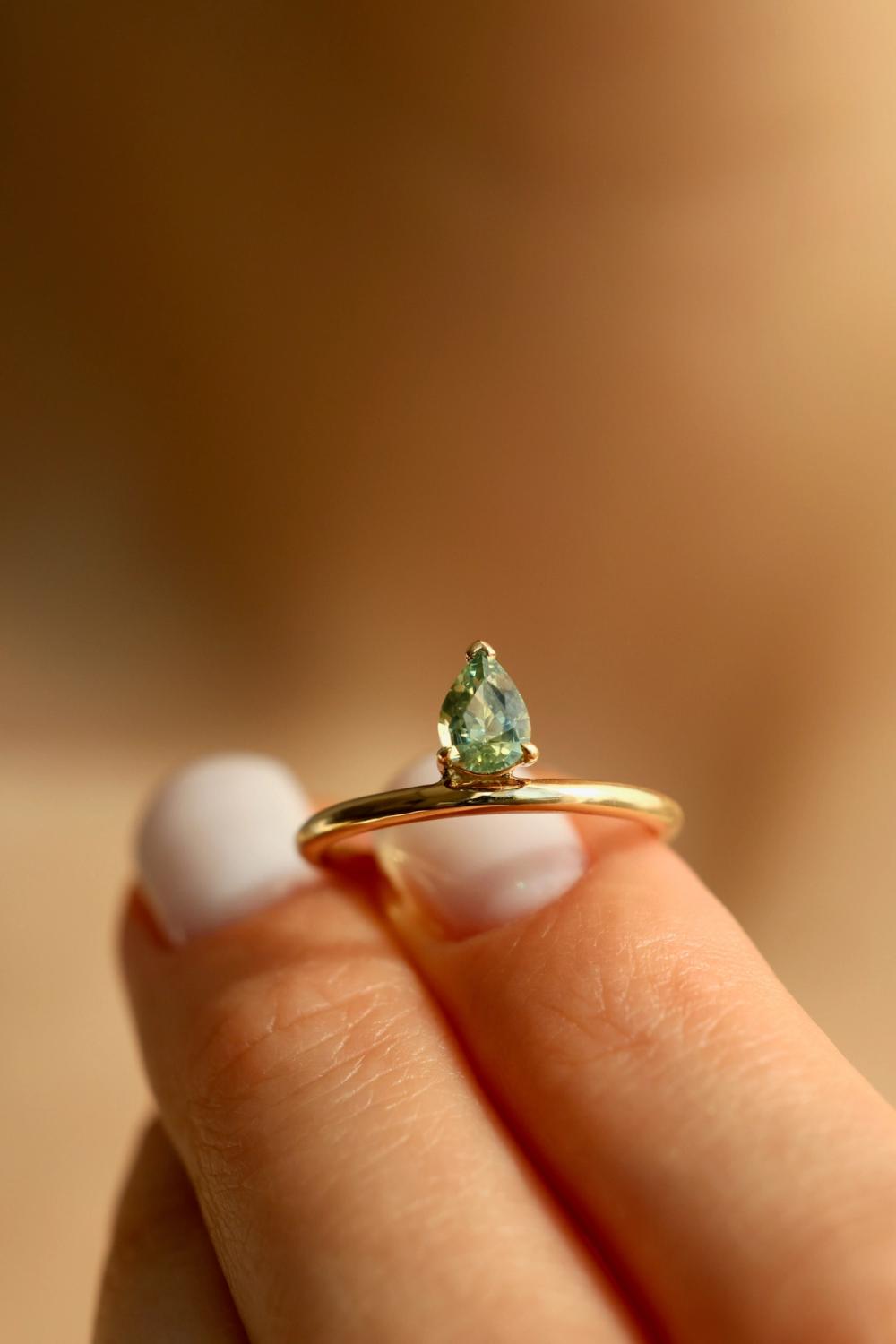 green pear cut sapphire set in yellow gold