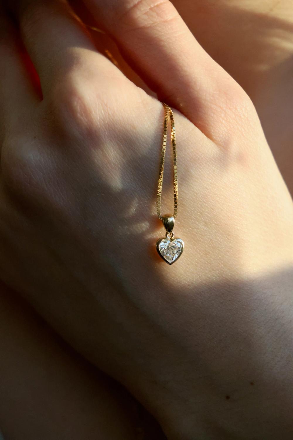 lab-diamond heart pendant