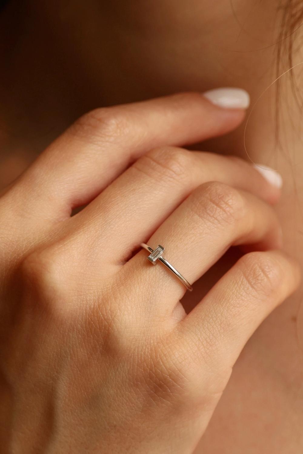Engagement - Lab-grown diamond ring