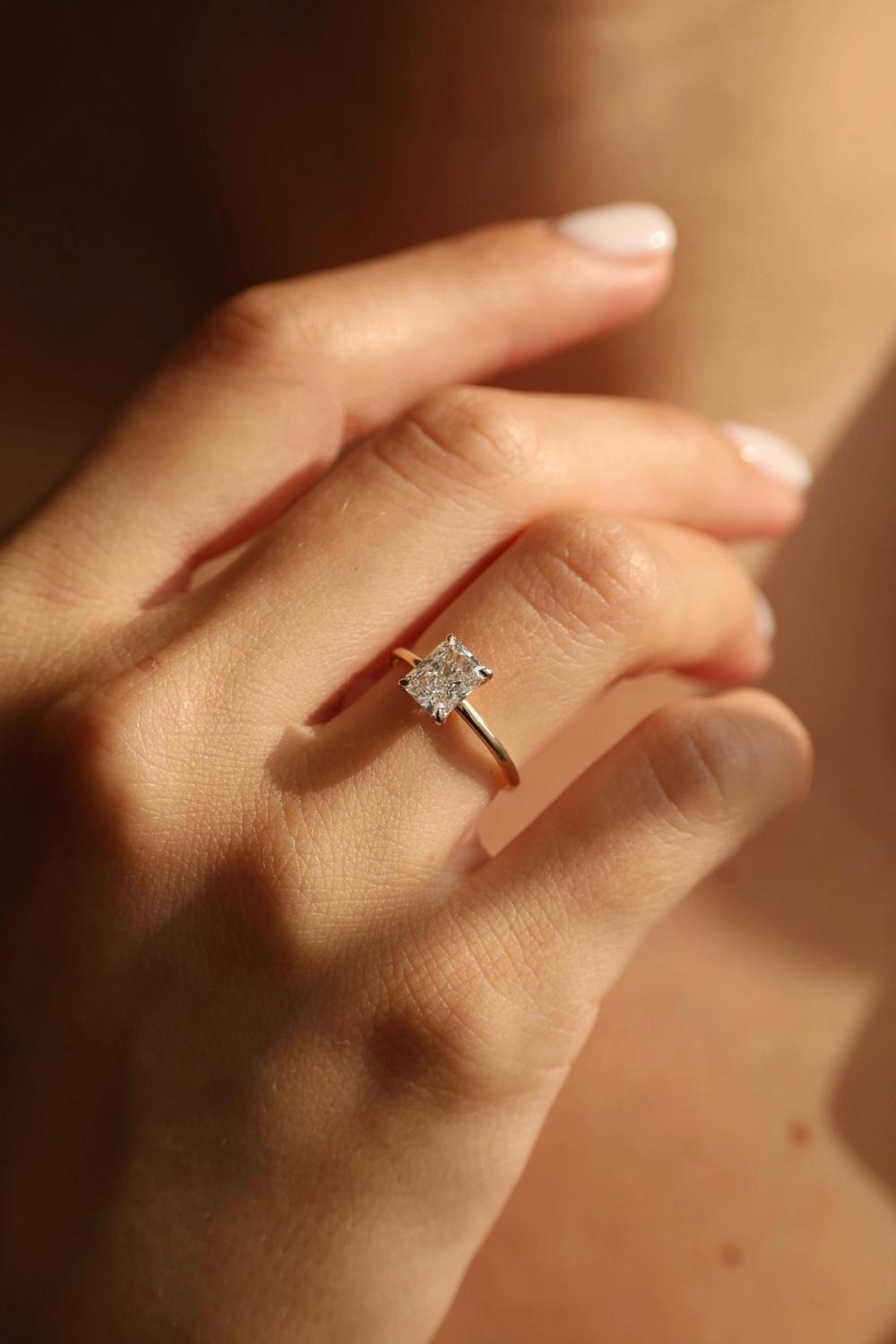 Engagement - Lab-grown diamond ring