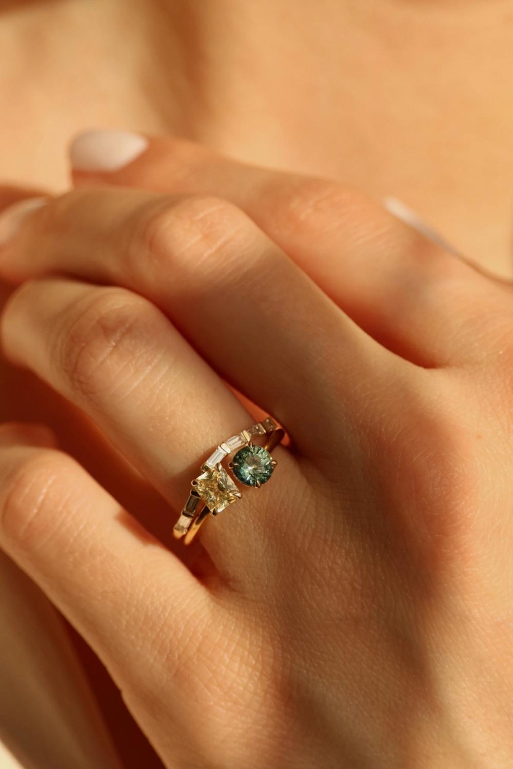 Toi et moi engagement ring sapphire yellow gold