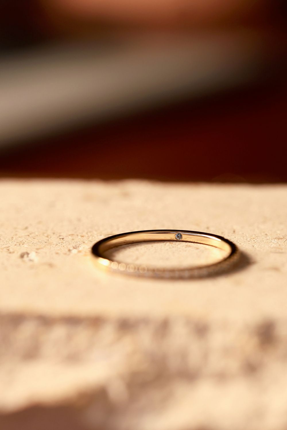 Lab Grown Swan Band, 1.30 mm. Skjulte fødselsedelstener på innsiden av ringen