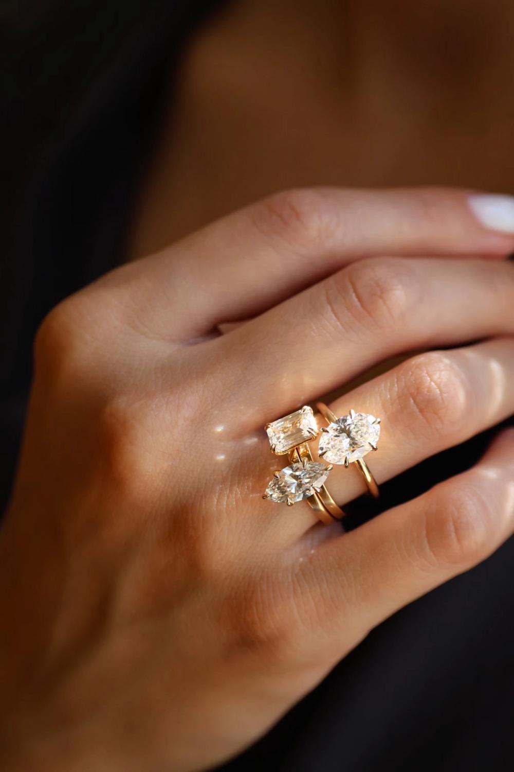 Nangis solitærringer med smaragd-, oval- og marquiseslipte diamanter i solid 14k gull