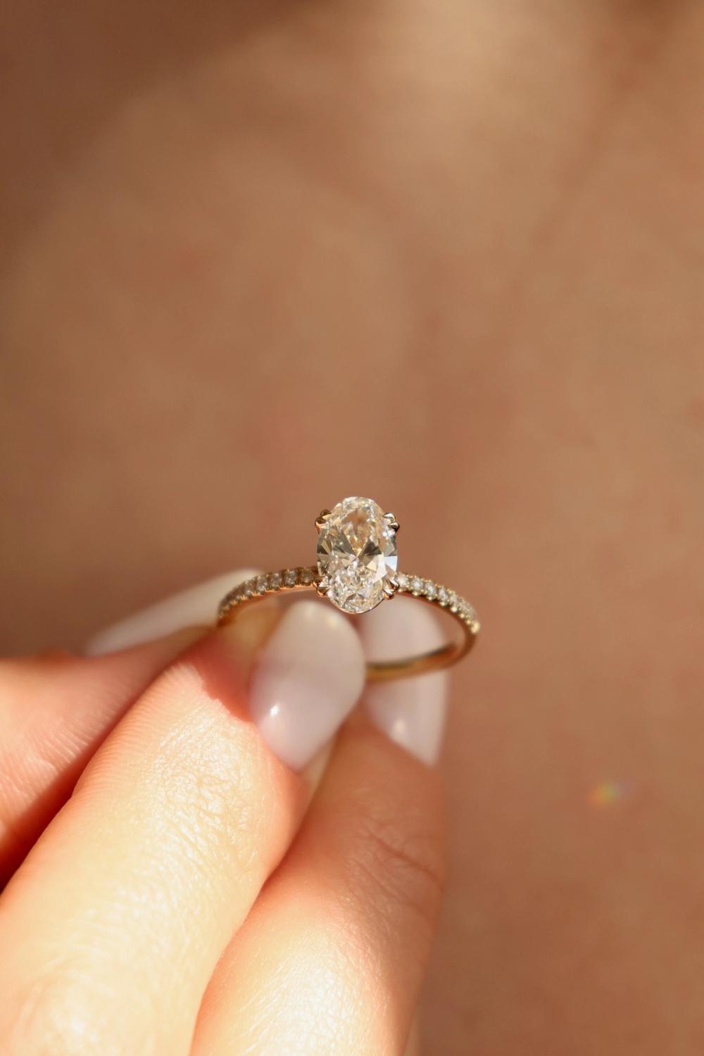 Oval lab-grown diamond set in yellow gold