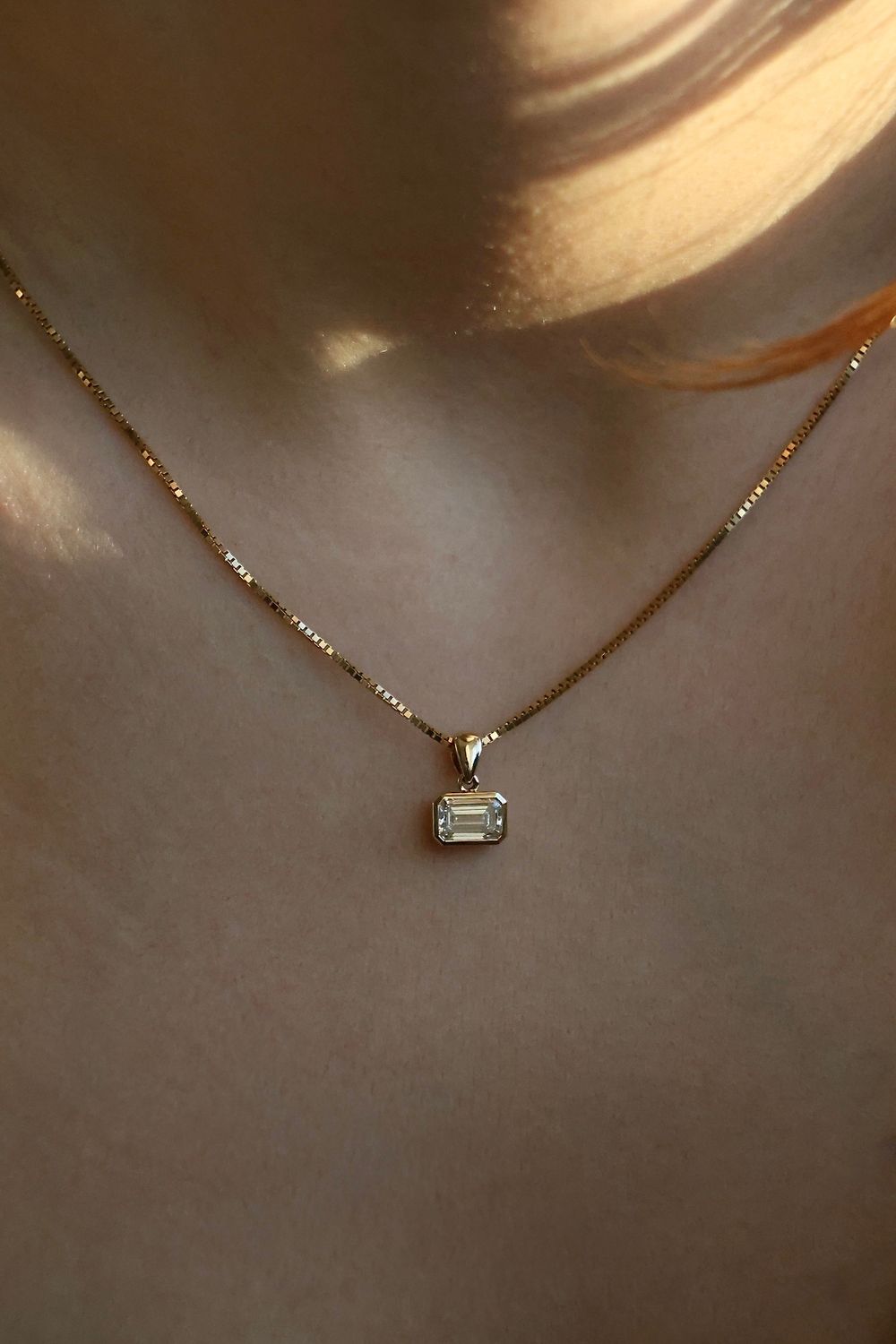 Bezel Necklace Emerald Diamond Cut