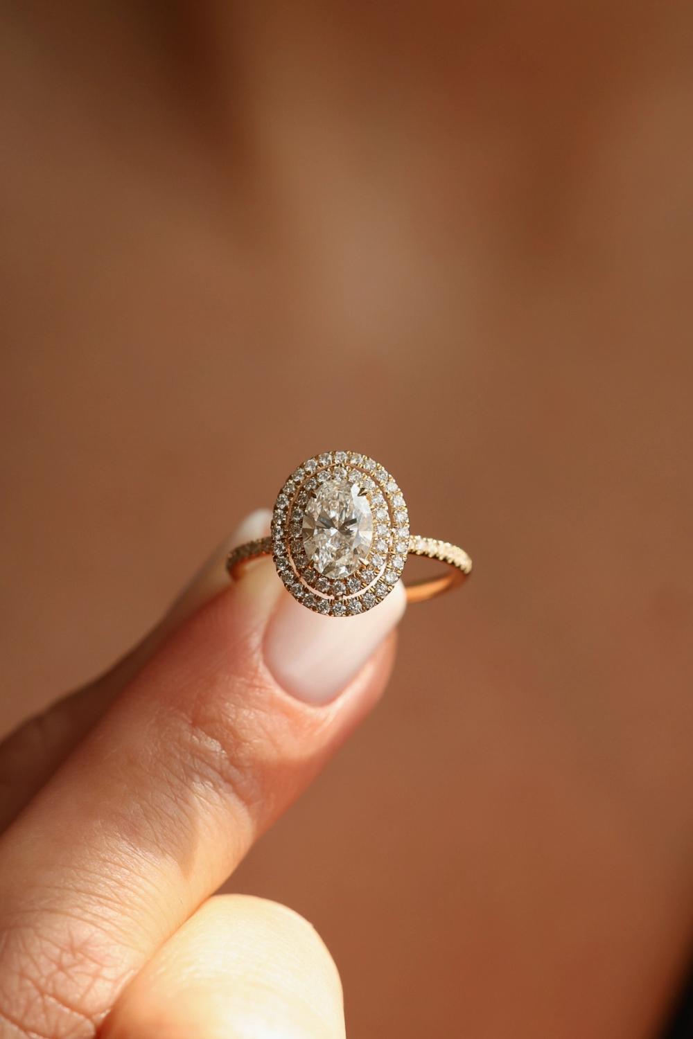 Swan Oval Double Halo Diamond Ring i 14 K gult gull