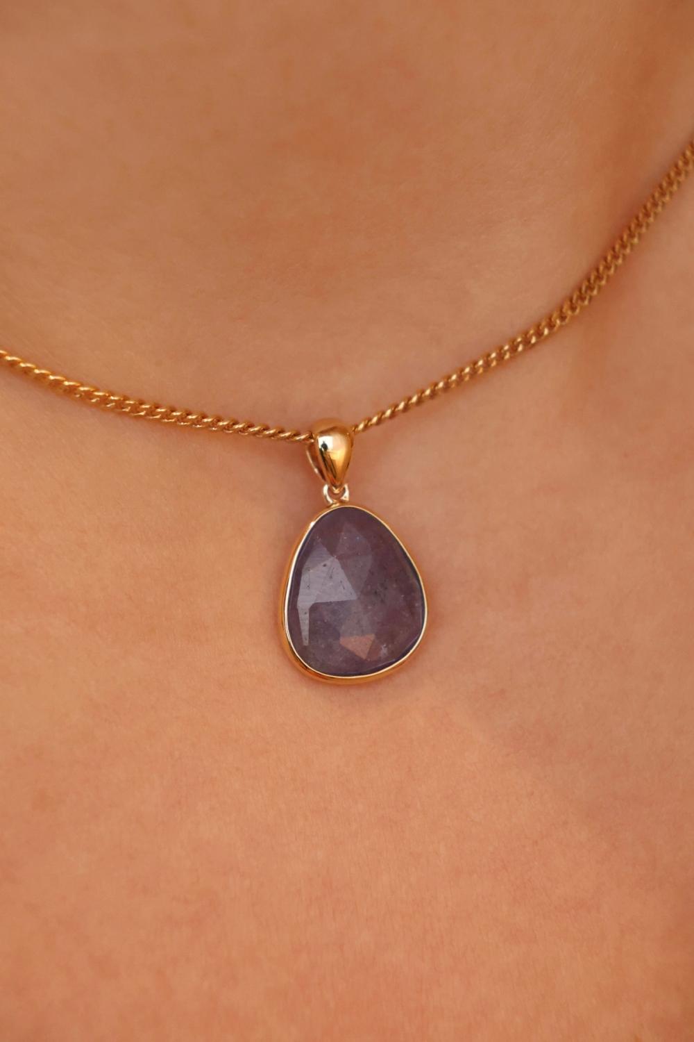 Nangi Custom Tanzanitt Pendant in 14K yellow gold