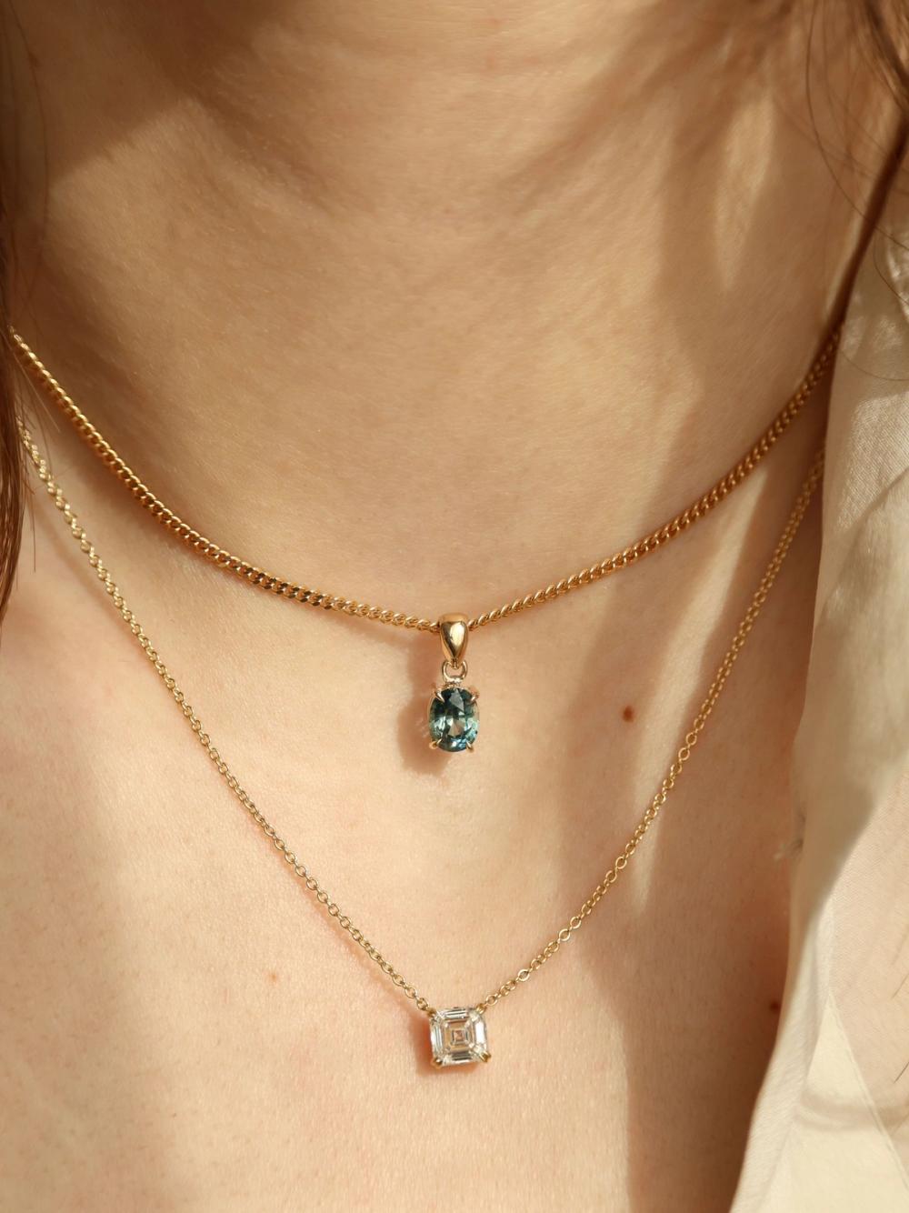 oval bi-colored sapphire pendant 