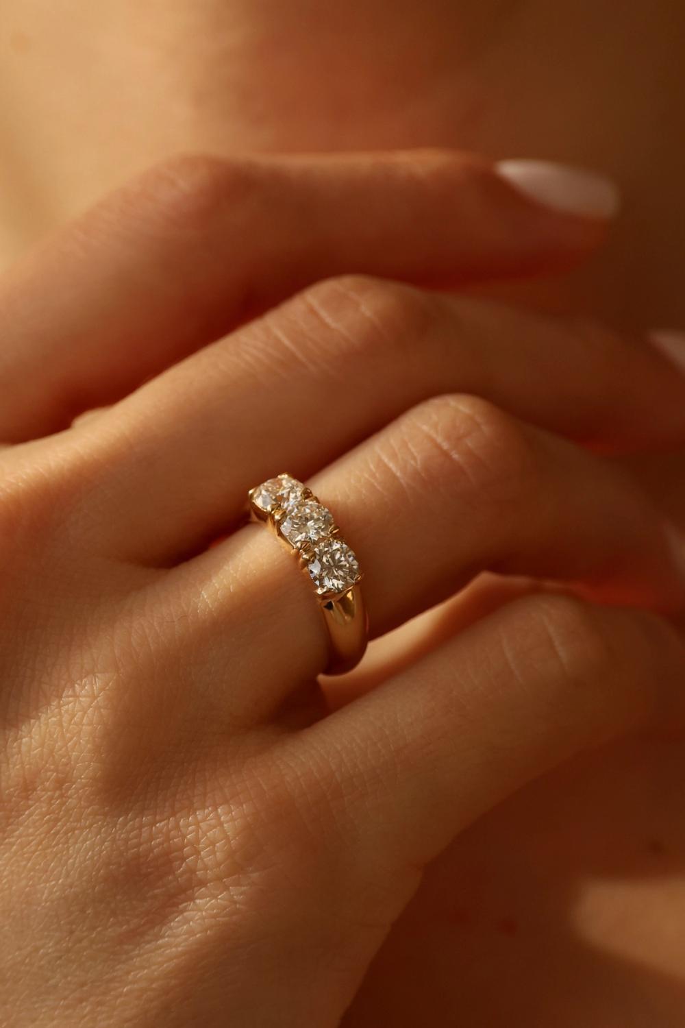 Solid gold Ring and Lab-Grown Diamonds