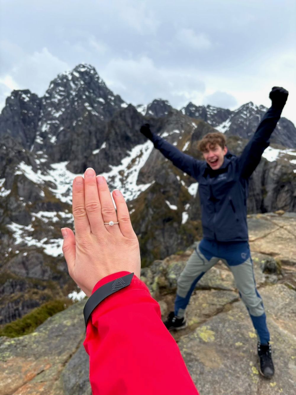 Ring proposal at the top of Lofoten with a diamond ring