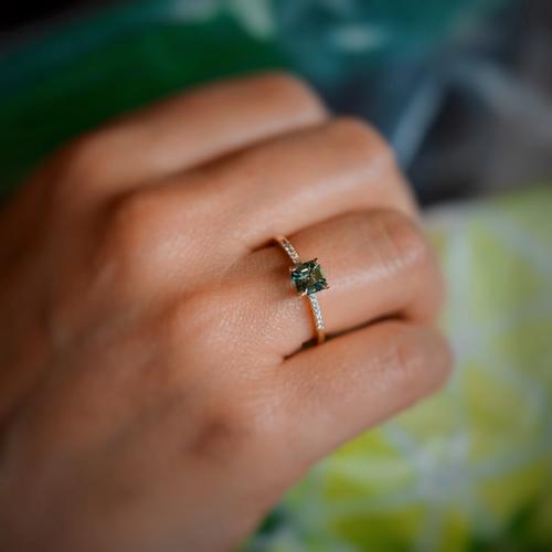 Planning to Pop the Question? Give it a Pop of Color!