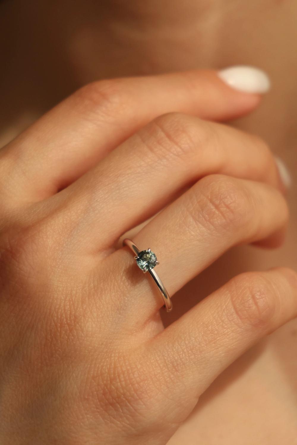 Blue Sapphire set on white gold