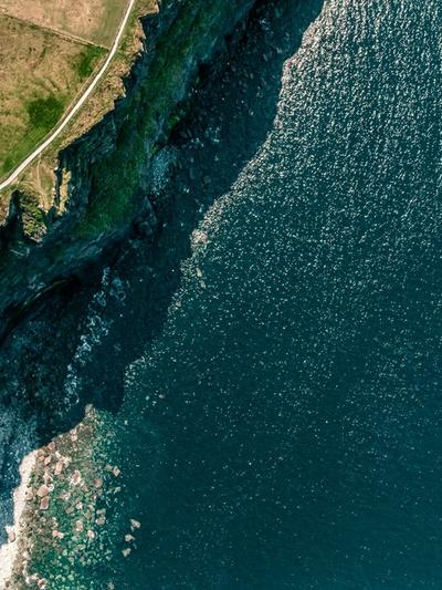 Eadar Dhá Dúchas