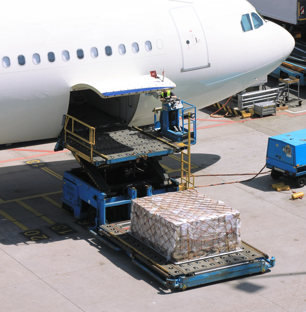 air-freight-loading