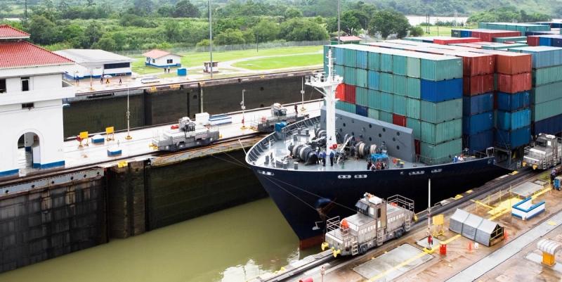 Container ship loaded with stacked containers transiting a Panama Canal lock chamber