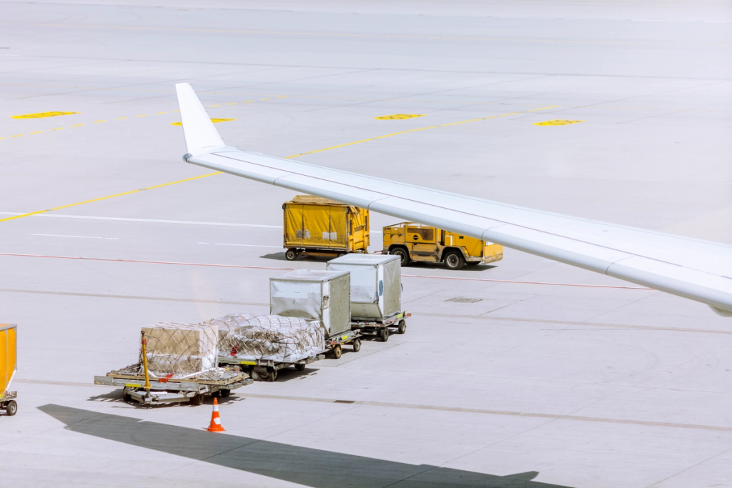 air-freight-loading-2