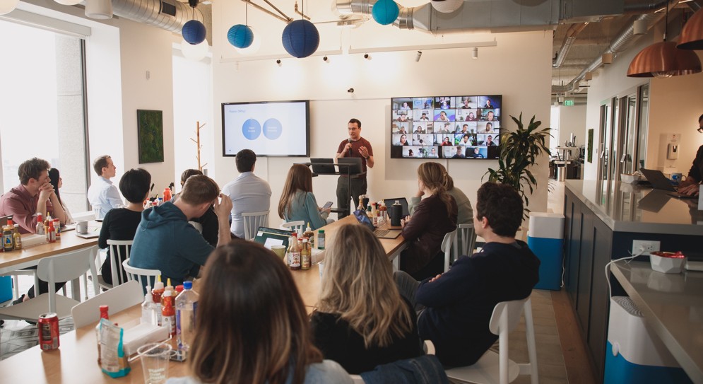 Revolutionizing Recruitment: 6 Ways AI Enhances Talent Acquisition