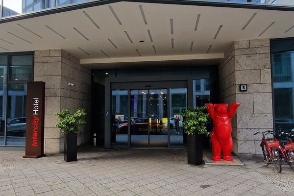Luggage storage Berlin  - Main station Berlin (Intercity Hotel Lobby)