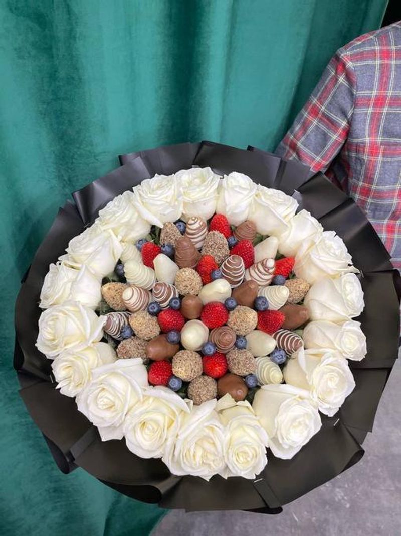 Букет из клубники в шоколаде "Цветок сердца"