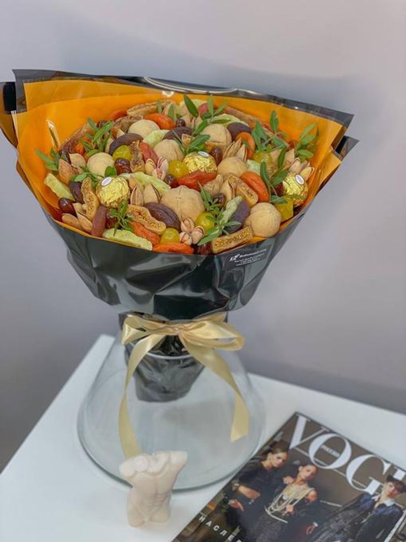 Букет из сухофруктов и орехов "Vogue"