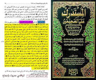 قَالَ ابْنُ عُمَرَ: فَحَدَّثَنِي عَبْدُ اللَّهِ بْنُ عَامِرٍ الْأَسْلَمِيُّ، عَنْ مُحَمَّدِ بْنِ يَحْيَى بْنِ حَبَّانَ، قَالَ: جَاءَ رَسُولُ اللَّهِ صَلَّى اللهُ عَلَيْهِ وَسَلَّمَ بَيْتَ زَيْدِ بْنِ حَارِثَةَ يَطْلُبُهُ، وَكَانَ زَيْدٌ إِنَّمَا يُقَالُ لَهُ: زَيْدُ بْنُ مُحَمَّدٍ فَرُبَّمَا فَقْدَهُ رَسُولُ اللَّهِ صَلَّى اللهُ عَلَيْهِ وَسَلَّمَ السَّاعَةَ فَيَقُولُ: «أَيْنَ زَيْدٌ؟» فَجَاءَ مَنْزِلَهُ يَطْلُبُهُ فَلَمْ يَجِدْهُ فَتَقُومُ إِلَيْهِ زَيْنَبُ فَتَقُولُ لَهُ: هُنَا يَا رَسُولَ اللَّهِ فَوَلَّى فَيُولِّي يُهَمْهِمُ بِشَيْءٍ لَا يَكَادُ يُفْهَمُ عَنْهُ إِلَّا سُبْحَانَ اللَّهِ الْعَظِيمِ سُبْحَانَ اللَّهِ مُصَرِّفِ الْقُلُوبِ، فَجَاءَ زَيْدٌ إِلَى مَنْزِلِهِ فَأَخْبَرَتْهُ امْرَأَتُهُ أَنَّ رَسُولَ اللَّهِ صَلَّى اللهُ عَلَيْهِ وَسَلَّمَ أَتَى مَنْزِلَهُ، فَقَالَ زَيْدٌ: أَلَا قُلْتِ لَهُ: يَدْخُلُ، قَالَتْ: قَدْ عَرَضْتُ ذَلِكَ عَلَيْهِ وَأَبَى قَالَ: فَسَمِعْتُهُ يَقُولُ: شَيْئًا قَالَتْ: سَمِعْتُهُ حِينَ وَلَّى تَكَلَّمَ بِكَلَامٍ لَا أَفْهَمُهُ وَسَمِعْتُهُ يَقُولُ: «سُبْحَانَ اللَّهِ الْعَظِيمِ سُبْحَانَ اللَّهِ مُصَرِّفِ الْقُلُوبِ» قَالَ: فَخَرَجَ زَيْدٌ حَتَّى أَتَى رَسُولَ اللَّهِ صَلَّى اللهُ عَلَيْهِ وَسَلَّمَ فَقَالَ: يَا رَسُولَ اللَّهِ بَلَغَنِي أَنَّكَ جِئْتَ مَنْزِلِي فَهَلَّا دَخَلْتَ بِأَبِي أَنْتَ وَأُمِّي يَا رَسُولَ اللَّهِ لَعَلَّ زَيْنَبَ أَعْجَبَتْكَ فَأُفَارِقُهَا، فَيَقُولُ رَسُولُ اللَّهِ صَلَّى اللهُ عَلَيْهِ وَسَلَّمَ: «أَمْسِكْ عَلَيْكَ زَوْجَكَ» فَمَـا اسْتَطَاعَ زَيْدٌ إِلَيْهَا سَبِيلًا بَعْدَ ذَلِكَ، وَيَأْتِي رَسُولُ اللَّهِ صَلَّى اللهُ عَلَيْهِ وَسَلَّمَ فَيُخْبِرُهُ فَيَقُولُ: «أَمْسِكْ عَلَيْكَ زَوْجُكَ» فَيَقُولُ: يَا رَسُولَ اللَّهِ إِذًا أُفَارِقُهَا، فَيَقُولُ رَسُولُ اللَّهِ صَلَّى اللهُ عَلَيْهِ وَسَلَّمَ: «احْبِسْ عَلَيْكَ زَوْجَكَ» فَفَارَقَهَا زَيْدٌ وَاعْتَزَلَهَا وَحَلَّتْ قَالَ: فَبَيْنَمَا رَسُولُ اللَّهِ صَلَّى اللهُ عَلَيْهِ وَسَلَّمَ جَالِسٌ يَتَحَدَّثُ مَعَ عَائِشَةَ رَضِيَ اللَّهُ عَنْهَا إِذْ أَخَذَتْ رَسُولَ اللَّهِ صَلَّى اللهُ عَلَيْهِ وَسَلَّمَ غَيْمَةٌ، ثُمَّ سُرِّيَ عَنْهُ وَهُوَ يَتَبَسَّمُ وَهُوَ يَقُولُ: «مَنْ يَذْهَبُ إِلَى زَيْنَبَ يُبَشِّرُهَا أَنَّ اللَّهَ عَزَّ وَجَلَّ زَوَّجَنِيهَا مِنَ السَّمَاءِ» وَتَلَا رَسُولُ اللَّهِ صَلَّى اللهُ عَلَيْهِ وَسَلَّمَ: {وَإِذْ تَقُولُ لِلَّذِي أَنْعَمَ اللَّهُ عَلَيْهِ وَأَنْعَمْتَ عَلَيْهِ}