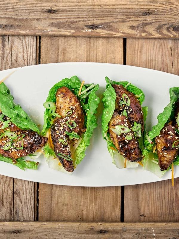 Kyllingvinger i hjertesalat