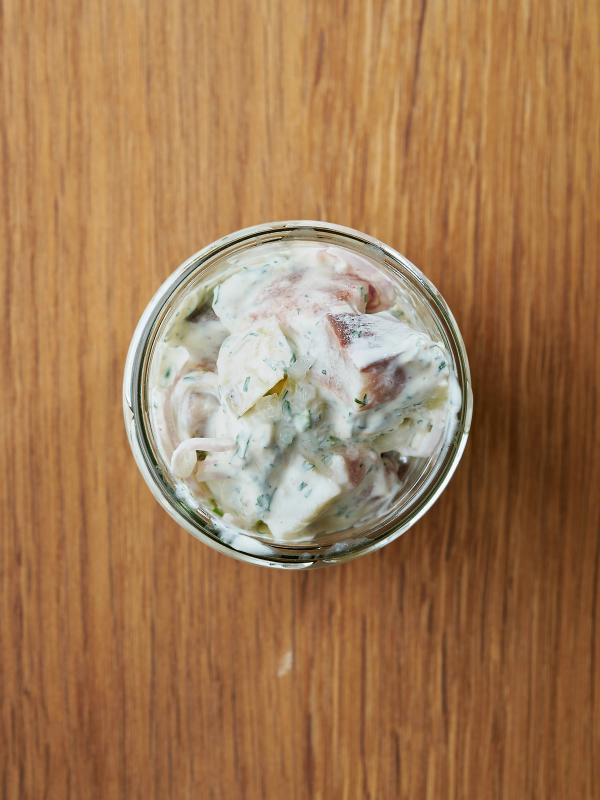 Rømmesild med pepperrot