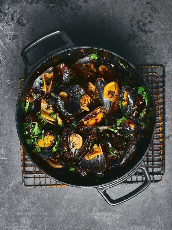 Blåskjell på kullgrill