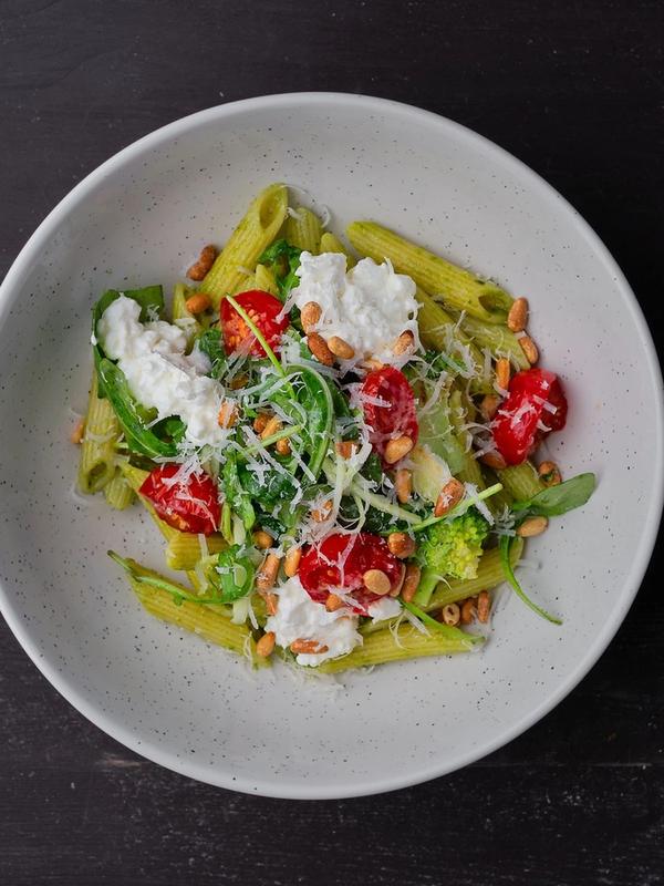 Pasta med brokkoli og tomat