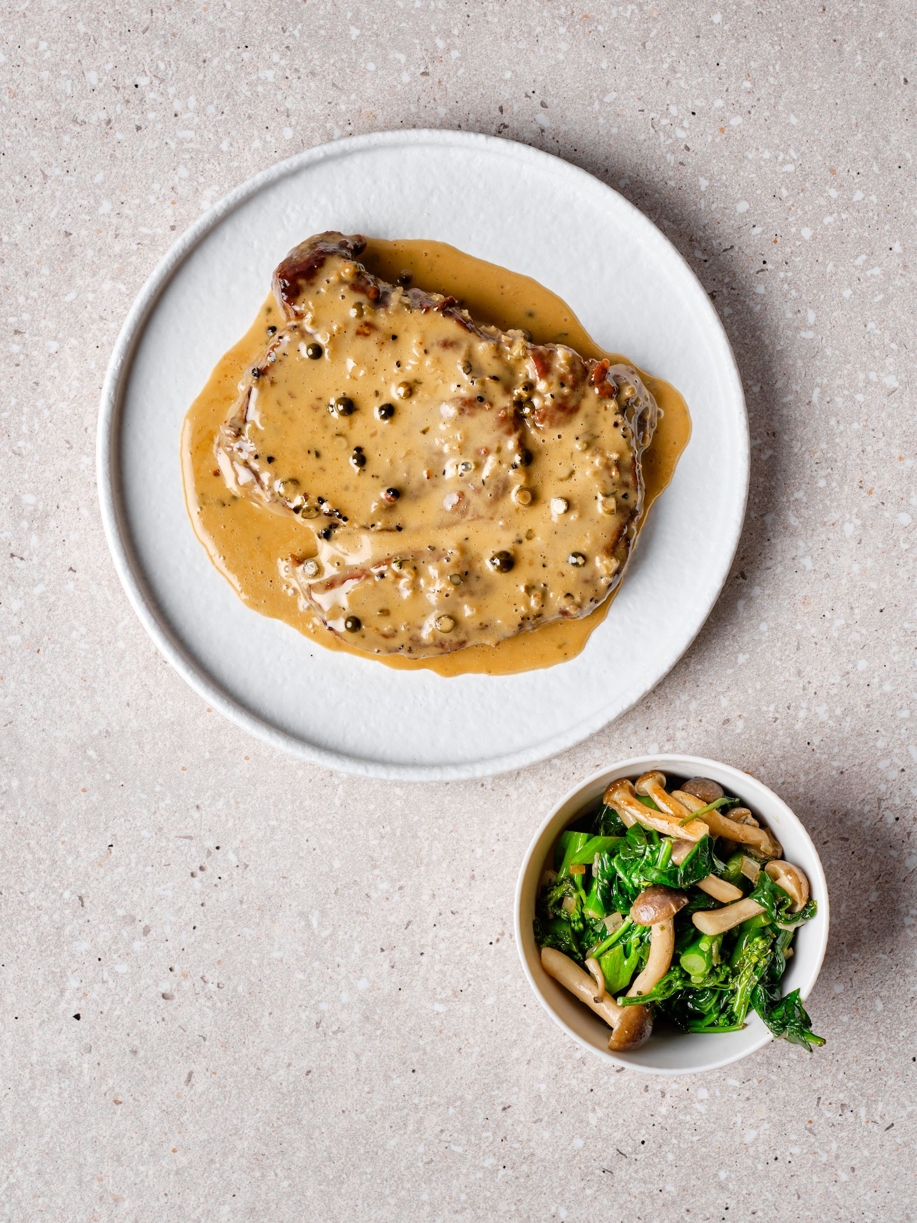 Biff med kremet peppersaus