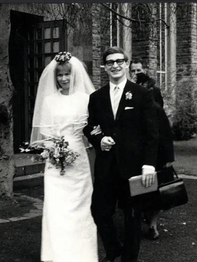 Barbara und Hilko Weerda nach ihrer kirchlichen Trauung, 1965