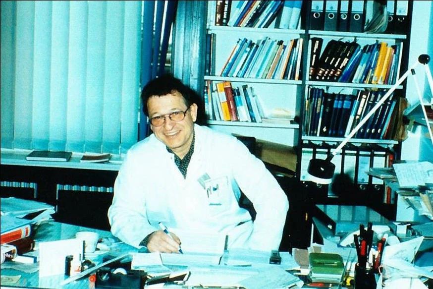 Hilko Weerda seated in his office as Medical Director in Lübeck.