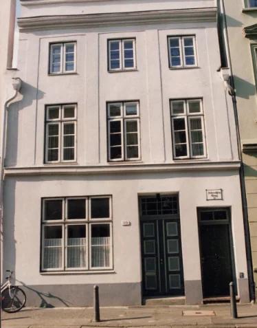 Straßenseite des Wohnhauses der Familie Weerda in der Lübecker Julius-Leber-Straße