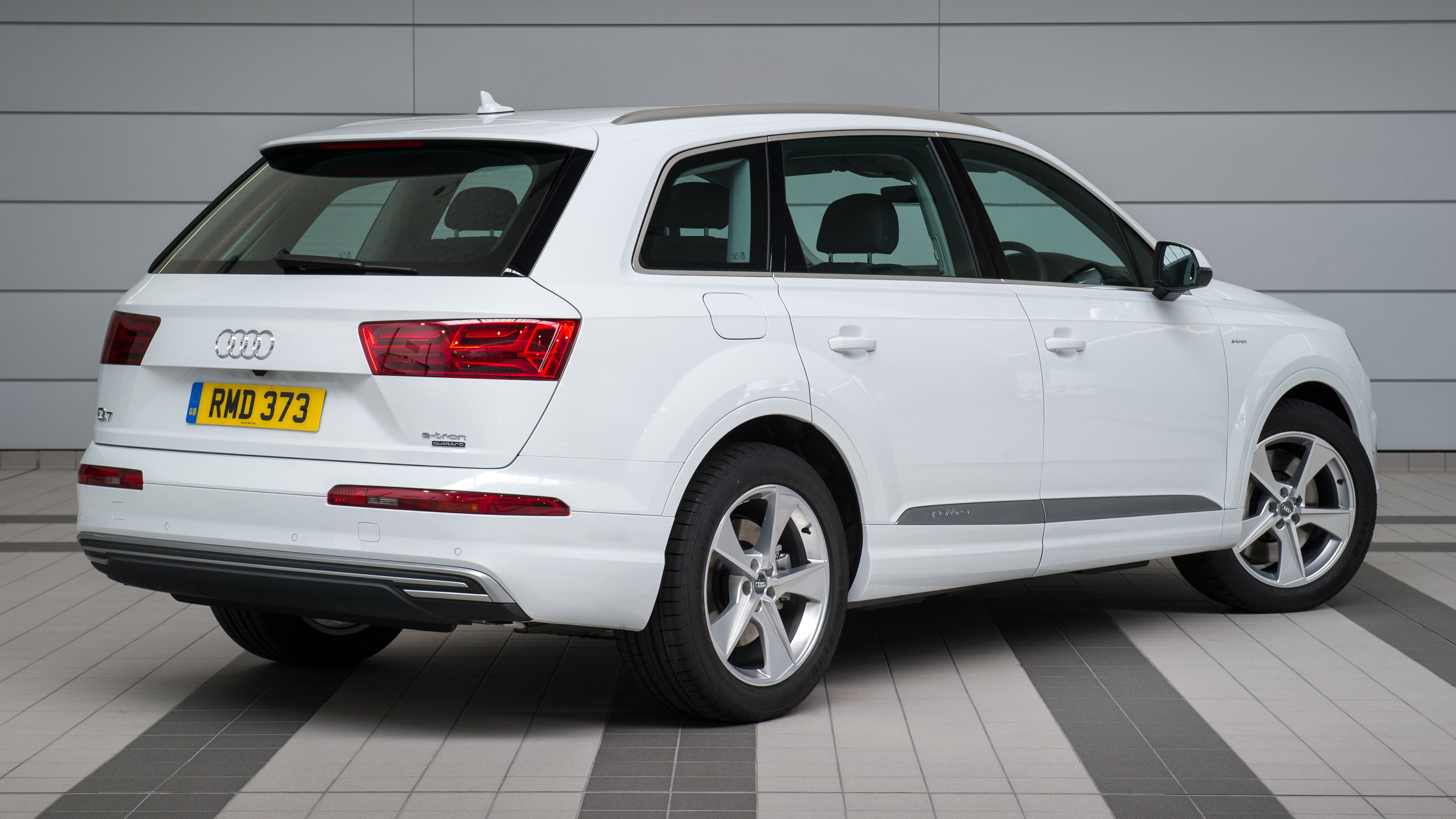 Audi Q7 rear quarter
