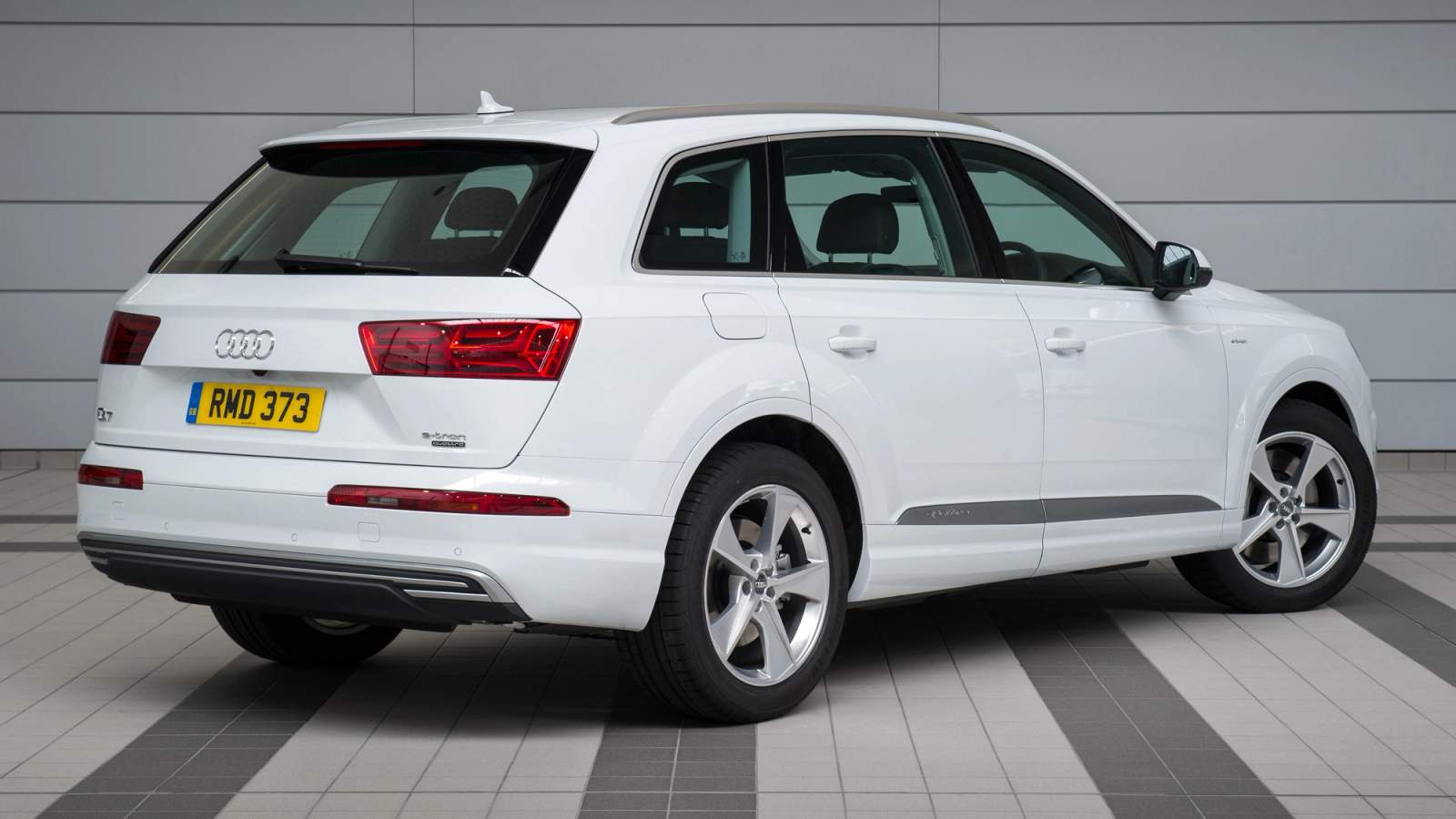Audi Q7 rear quarter