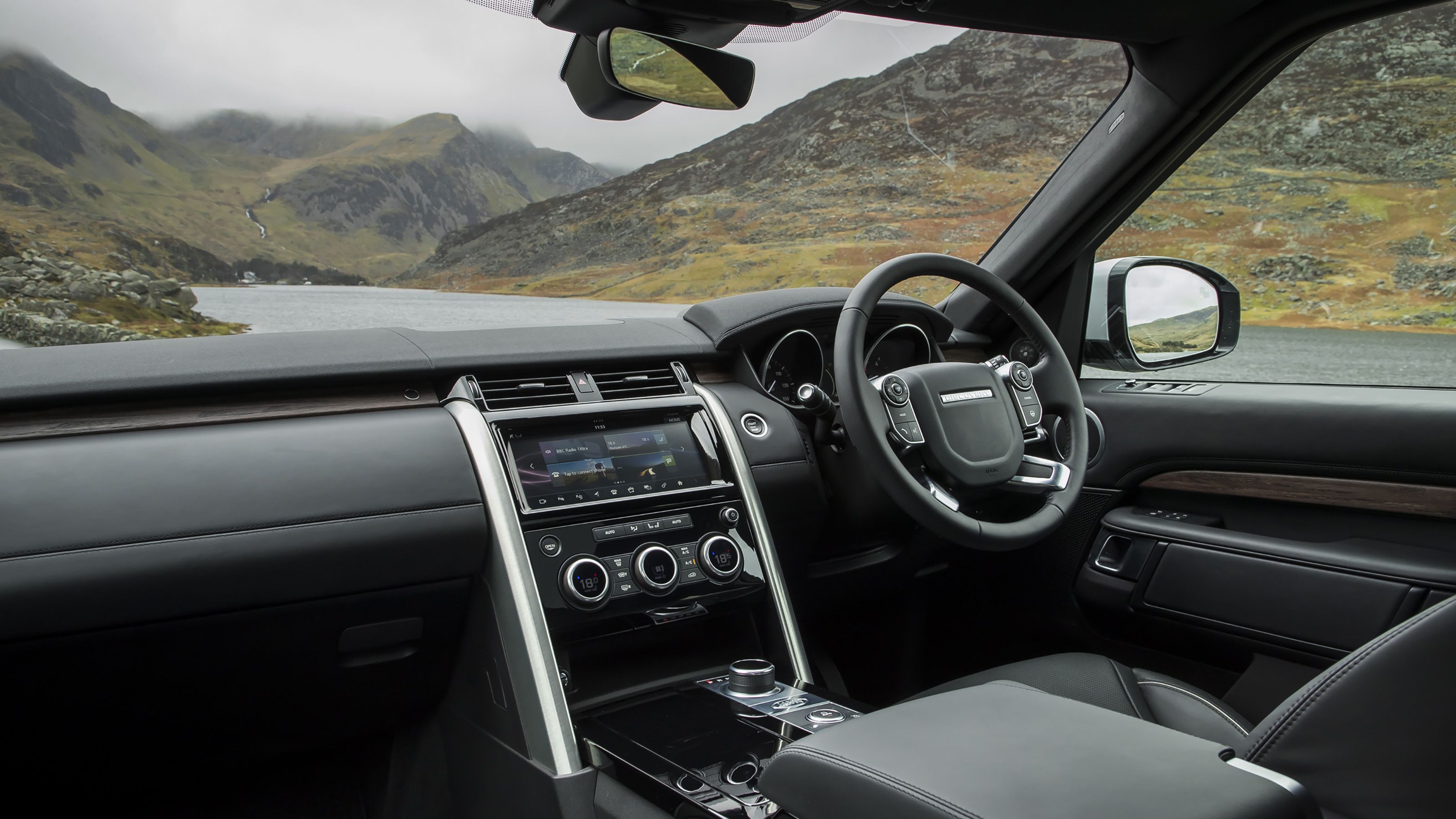 Land Rover Discovery interior