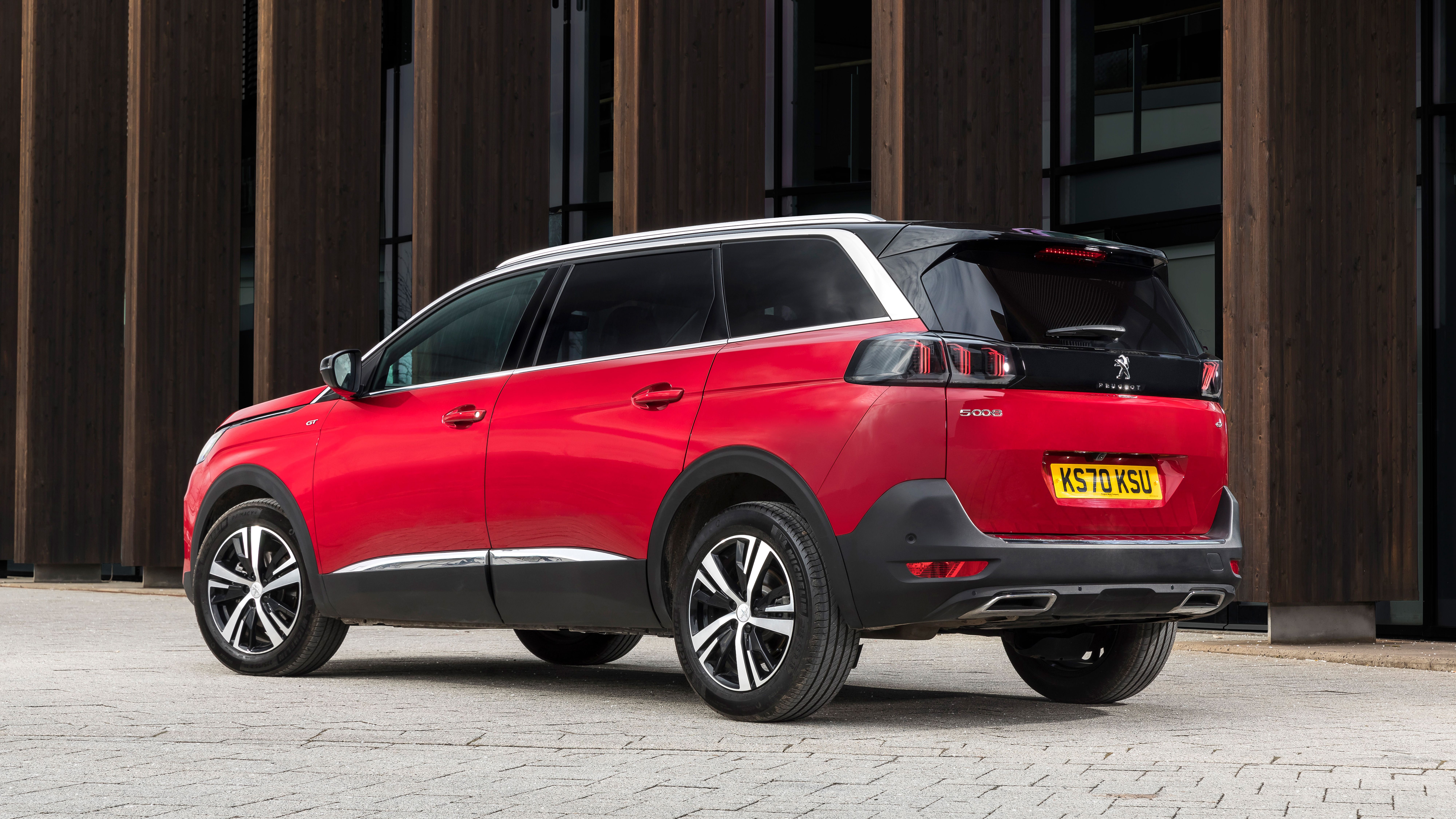 Peugeot 5008 rear parked