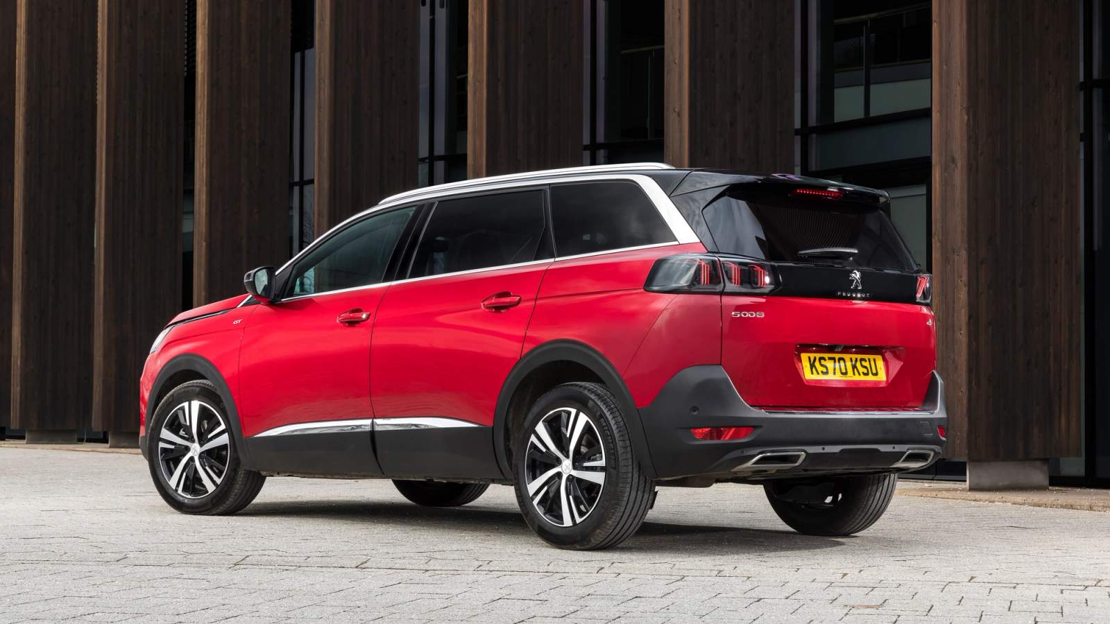 Peugeot 5008 rear parked